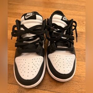 Panda dunks nike W size 8.5/ M 7